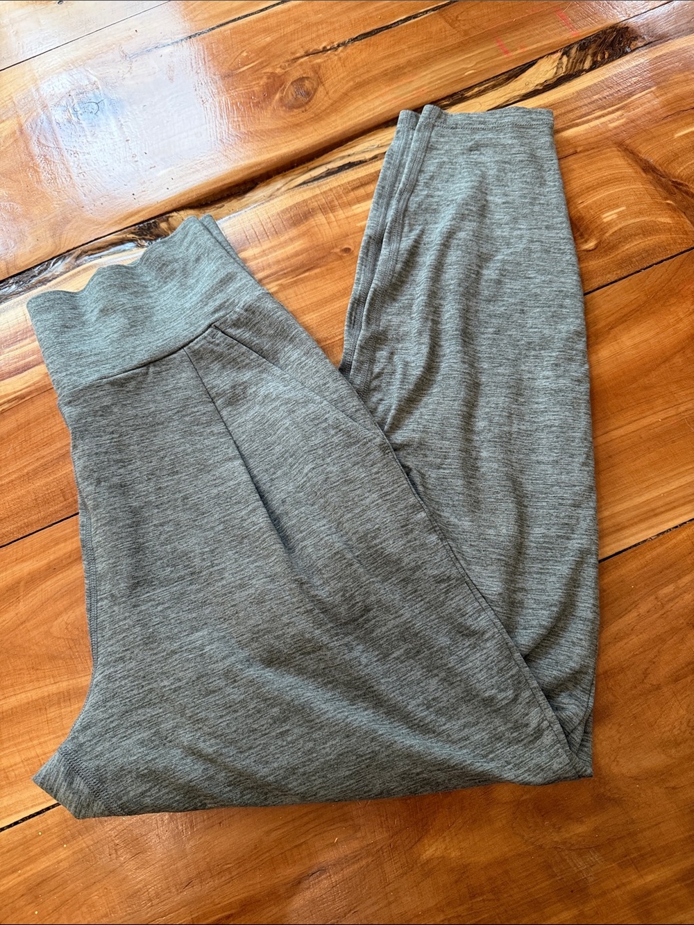 Vuori Women’s Lux At Ease Pants, Like New! Heathered Gray 🩶🤍🩶🤍